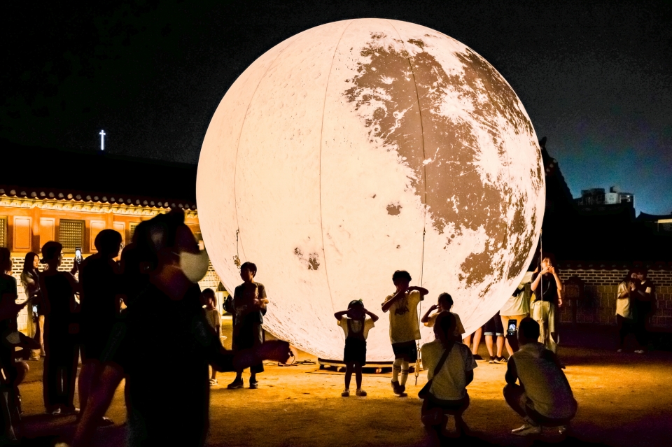 ‘한여름 밤의 8색 매력 축제’ 2023 수원 문화재 야행에 7만 5000여 명 찾았다